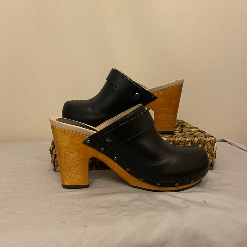 Jambu Serafina Black Leather Clogs With Wooden Heels Size 9M